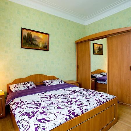Apartments on Bolshaya Morskaya 65 Nikolayev Bagian luar foto