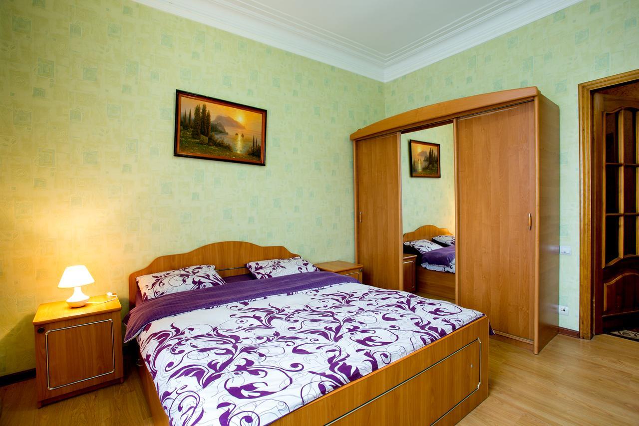 Apartments on Bolshaya Morskaya 65 Nikolayev Bagian luar foto